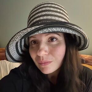 Bring back the hat!! 🎩 trust me, it’s fabulous.